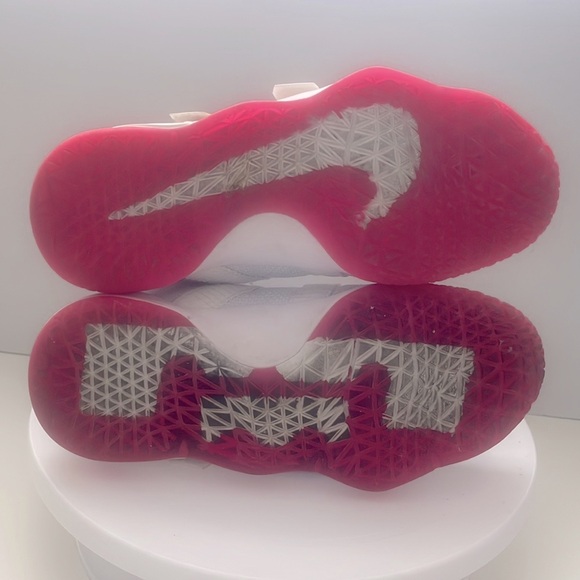 Nike 'Lebron Soldier 11' Kay Yow GS Shoes 918369-102 White Pink Cancer Sz 3Y - Picture 6 of 13